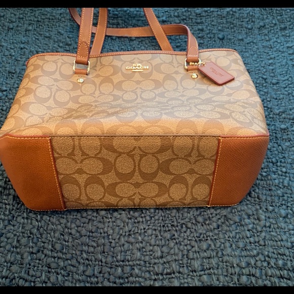 Coach Sig Zip Top Tote-NWT - Picture 2 of 7